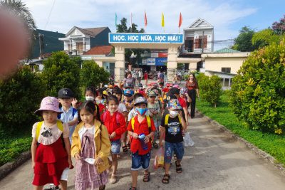 TRẺ 5 TUỔI THAM QUAN TRƯỜNG TIỂU HỌC